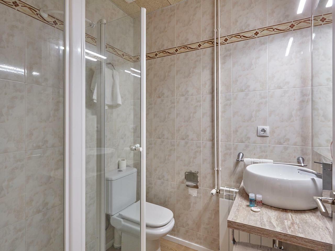 Hostal Nobadis Cervera  Luaran gambar