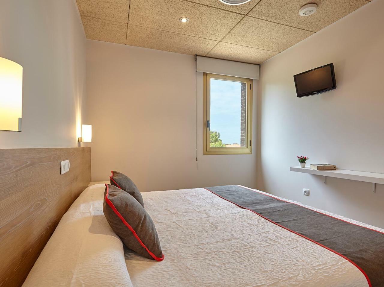 Hostal Nobadis Cervera  Luaran gambar