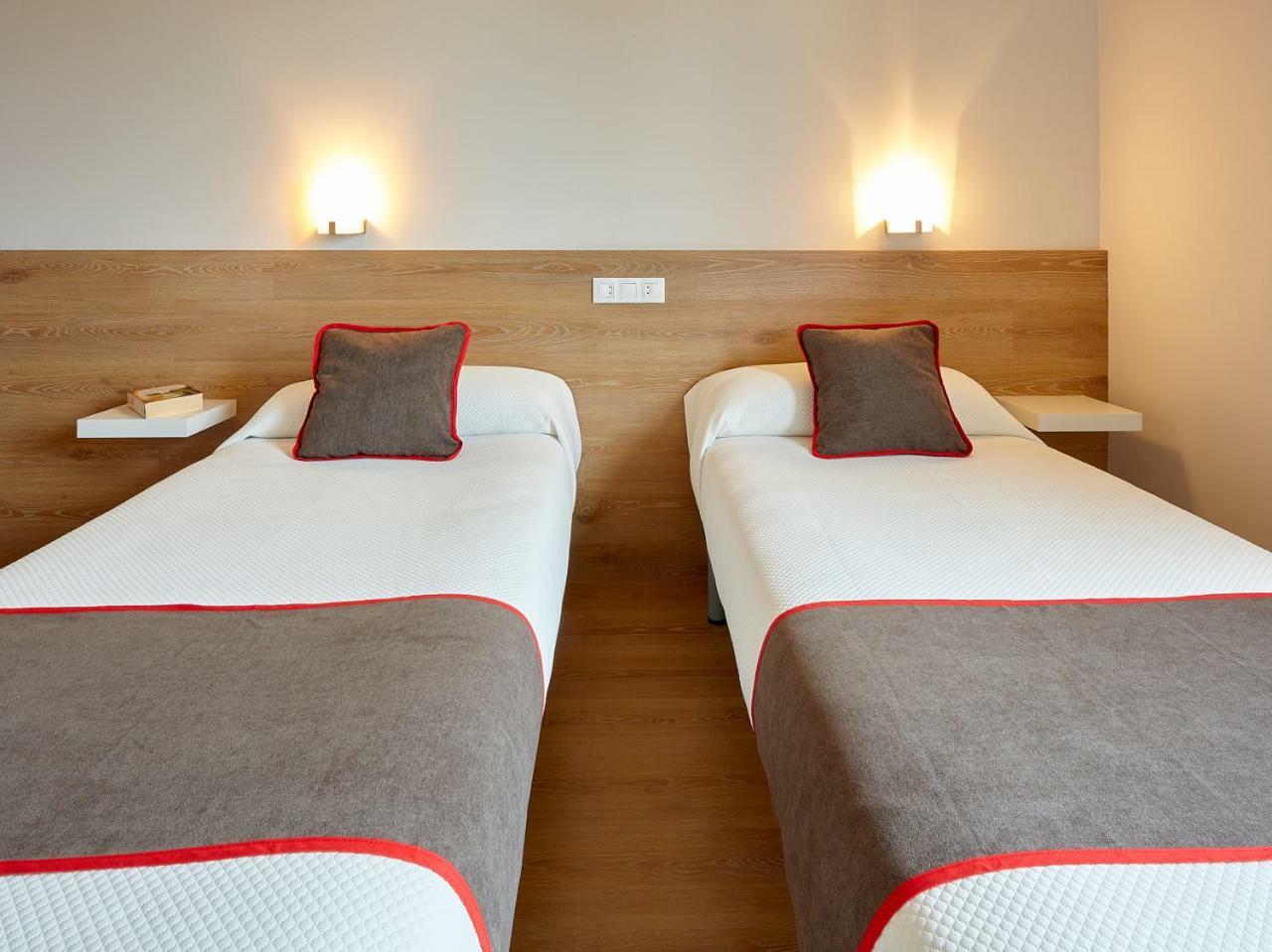 Hostal Nobadis Cervera  Luaran gambar
